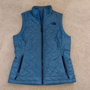 The North Face Vest with zipper pockets Size Medium Blue